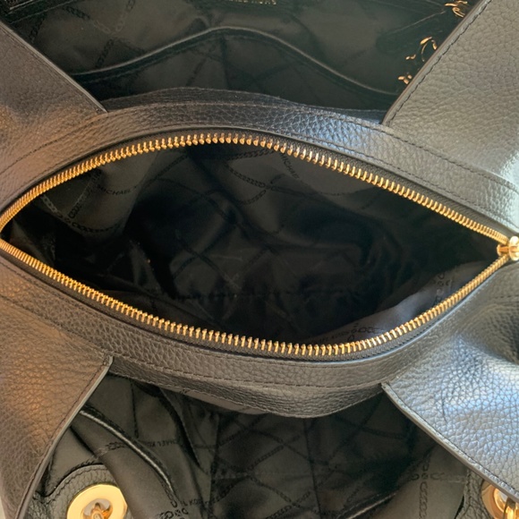 Michael Kors Raven Large Leather Shoulder Bag - Picture 7 of 13